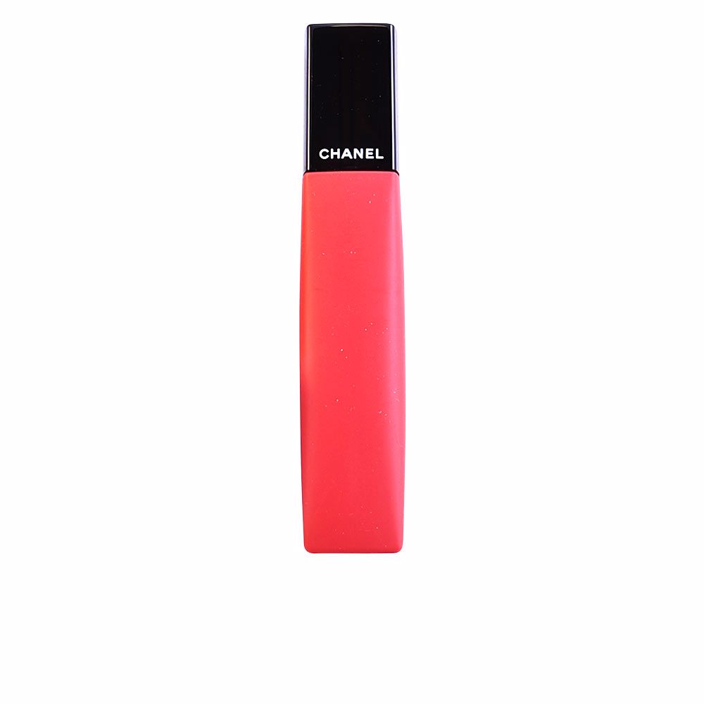 

Rouge Allure liquid powder #956-invicible a bright red