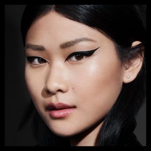 Matowy eyeliner w płynie MASTERPIECE