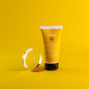 APIVITA GENTLE DAILY USE CONDITIONER FOR HAIR with chamomile and honey