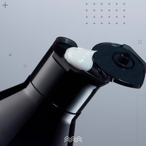 ACIDIC COLOR GLOSS conditioner enhances the shine of your color