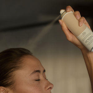 Spray solaire protecteur rafraîchissant SILKY BRONZE SPF50+