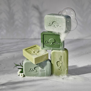 NATUURLIJKE VASTE SHAMPOO EN GEL HYDRATEERT EN VERNIEUWT DE GEVOELIGE HUID