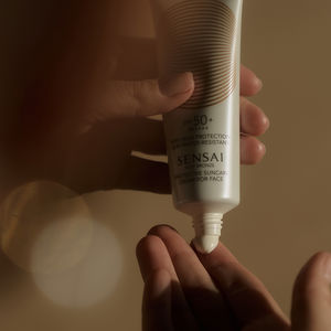 SILKY BRONZE anti-ageing sun care for face SPF50