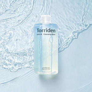 Eau nettoyante à l’acide hyaluronique de faible poids moléculaire DIVE-IN
