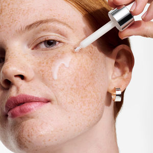 MOISTURE SURGE ACTIVE GLOW brightening serum