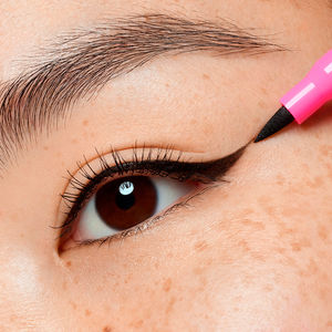 LINE IT LIKE A PRO! eyeliner