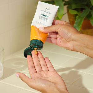 Rozświetlająca mikrodermabrazja z WITAMINĄ C