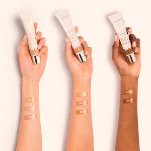 SKIN ILLUSION TINTED MOISTURIZER tratamiento antiedad con color efecto glow SPF25