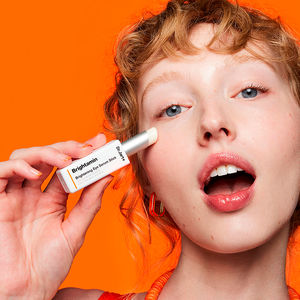 BRIGHTAMIN acu seruma zīmulis ar izgaismojošu efektu