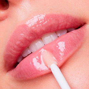 VERY ROSE LIP VOLUMIZING CASE