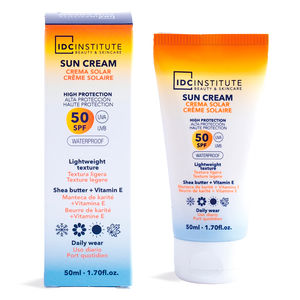 KREMAS SAULĖJE Vandeniui atsparus kremas nuo saulės