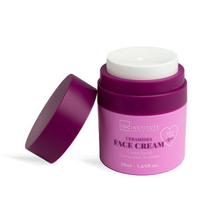 FACE CREAM moisturizes and protects