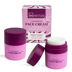 FACE CREAM moisturizes and protects