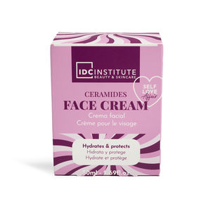 FACE CREAM moisturizes and protects