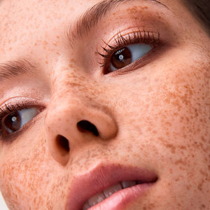 DIAMOND TREASURES cream-to-powder eyeshadow