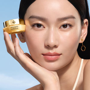 ABEILLE ROYALE rejuvenating and repairing eye treatment