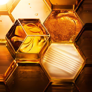 ABEILLE ROYALE rejuvenating and repairing eye treatment