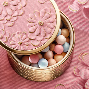 METÉORITES BLOOMING GLOW light-revealing powder pearls limited edition