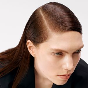 RESHAPER strong hold, soft touch lacquer, 24-hour moisture resistance