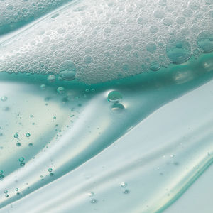 DAYWEAR GLOW BOOST gel cleanser