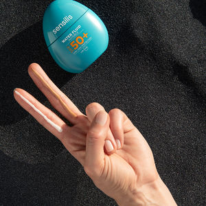 ウォーターフルイド インビジブル ティント サンスクリーン SPF50+