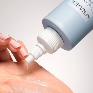 SPÉCIALISTES en soins exfoliants du cuir chevelu et des cheveux