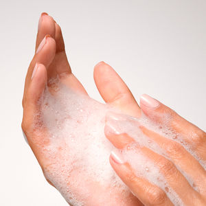 ESSENTIALS sensitive shampoo