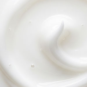 ULTIMATE SMOOTH silky milk bálsamo sedoso ligero, suavidad y control del encrespamiento