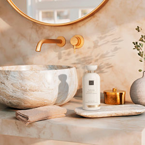 HAIR CARE COLLECTION Hydrating Shampoo