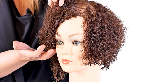 Domina el difusor en cabello rizado con tres pilares: mezcla de productos, secado técnico y volumen. Profesionales Trucos para técnicas de peinados con difusor