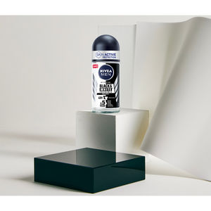MEN BLACK & WHITE INVISIBLE ORIGINAL roll on pack