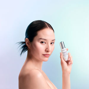 AGE PIGMENT CONTROL serum voor een stralende teint, tegen donkere vlekken en rimpels.