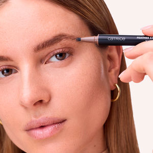 Vandeniui atsparus antakių pieštukas „FEATHER BROW FILLER“