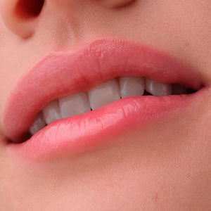 bálsamo labial BARE GLOW