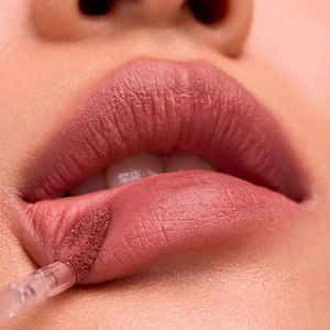 BLUR-REAL cream lipstick with powder effect