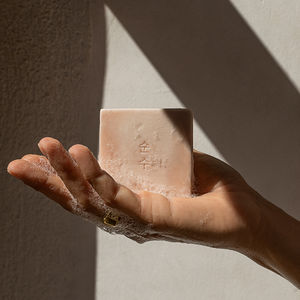 CALAMINE &amp; OATMEAL soothing cleasing bar