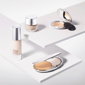 TOTAL FINISH tonālā krēma uzpildīšana